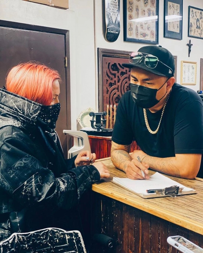 62-year-old Madonna made your first tattoo, dedicating to her children 62-year-old Madonna made your first tattoo, dedicating to her children