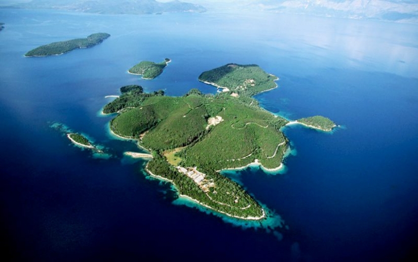 7 of the most expensive purchases of Russian oligarchs: from huge yachts to entire Islands 7 of the most expensive purchases of Russian oligarchs: from huge yachts to entire Islands