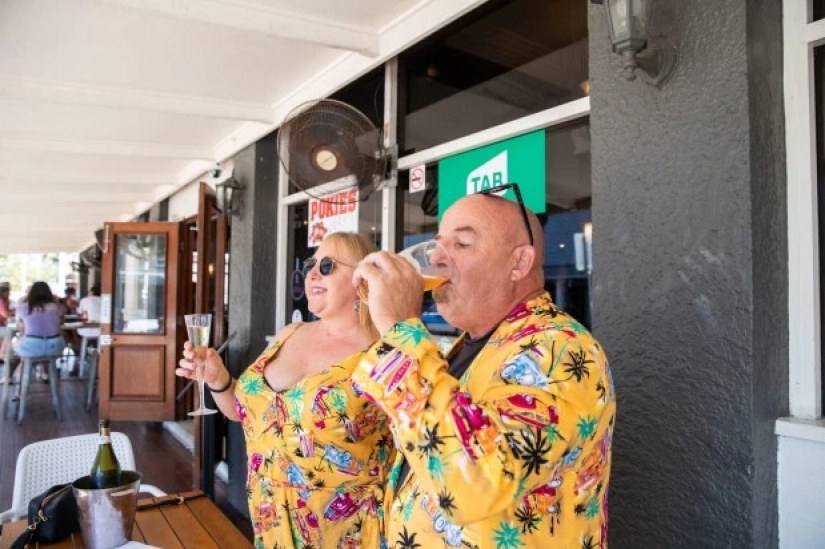 A breath of freedom: in Australia opened pubs after quarantine, but not so simple