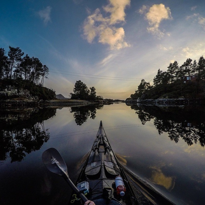 A kayaker takes beautiful pictures of Norwegian fjords and publish them in Instagram