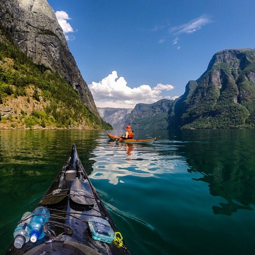A kayaker takes beautiful pictures of Norwegian fjords and publish them in Instagram