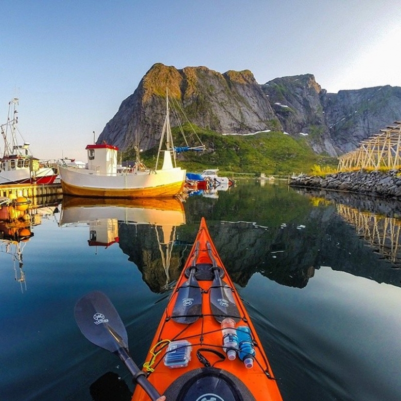 A kayaker takes beautiful pictures of Norwegian fjords and publish them in Instagram