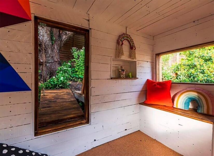 A mi hija le encantó! La casa del árbol de tablas viejas, que fue construido por un padre que cuida