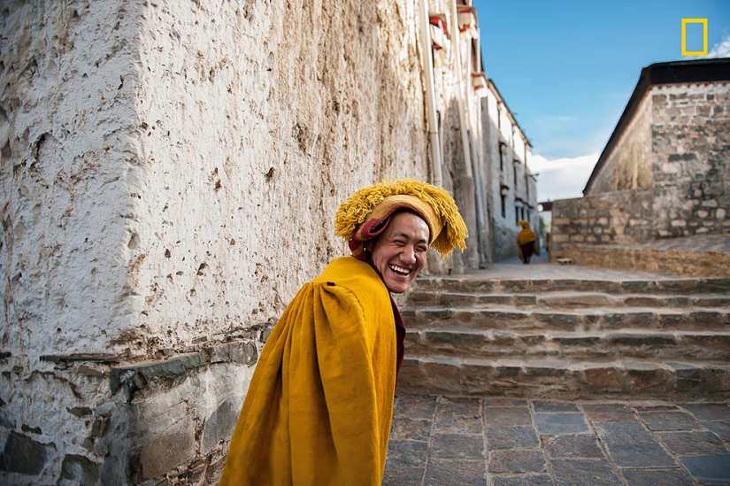A proud Cuban women and happy Tibetan monks, in the National Geographic photo contest: People