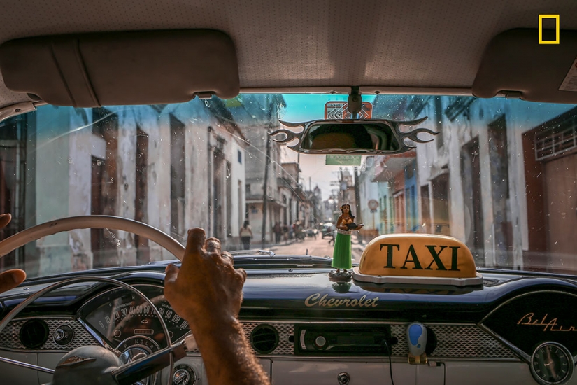 A proud Cuban women and happy Tibetan monks, in the National Geographic photo contest: People