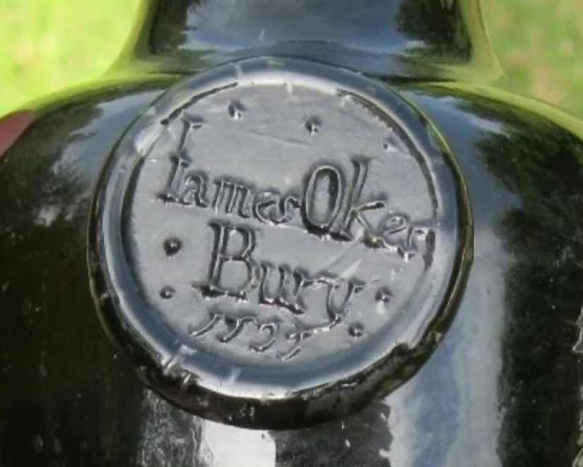 A single bottle of wine for the Musketeers, or As we have been deceived by Dumas