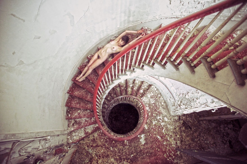 A terrible beauty: photographer transforms abandoned places in the dark and erotic fantasies