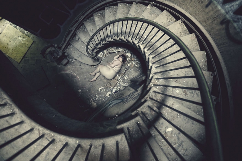 A terrible beauty: photographer transforms abandoned places in the dark and erotic fantasies