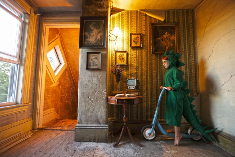 A terrible beauty: photographer transforms abandoned places in the dark and erotic fantasies