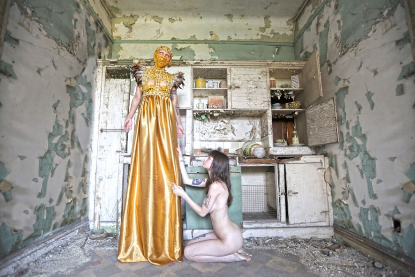 A terrible beauty: photographer transforms abandoned places in the dark and erotic fantasies