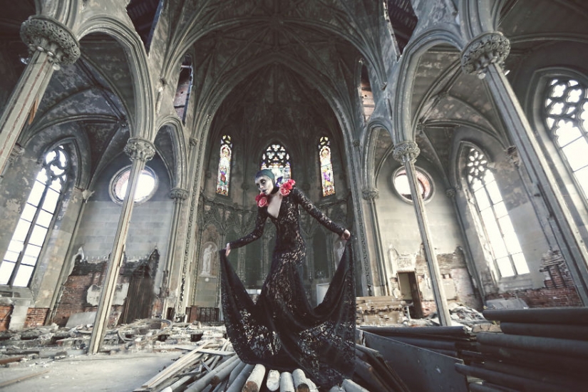 A terrible beauty: photographer transforms abandoned places in the dark and erotic fantasies