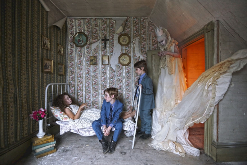 A terrible beauty: photographer transforms abandoned places in the dark and erotic fantasies