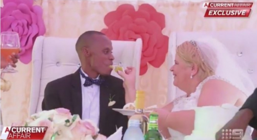 Abuela de Australia perdió 360 dólares, creyendo que las dos estafadores en línea. Una tercera casada