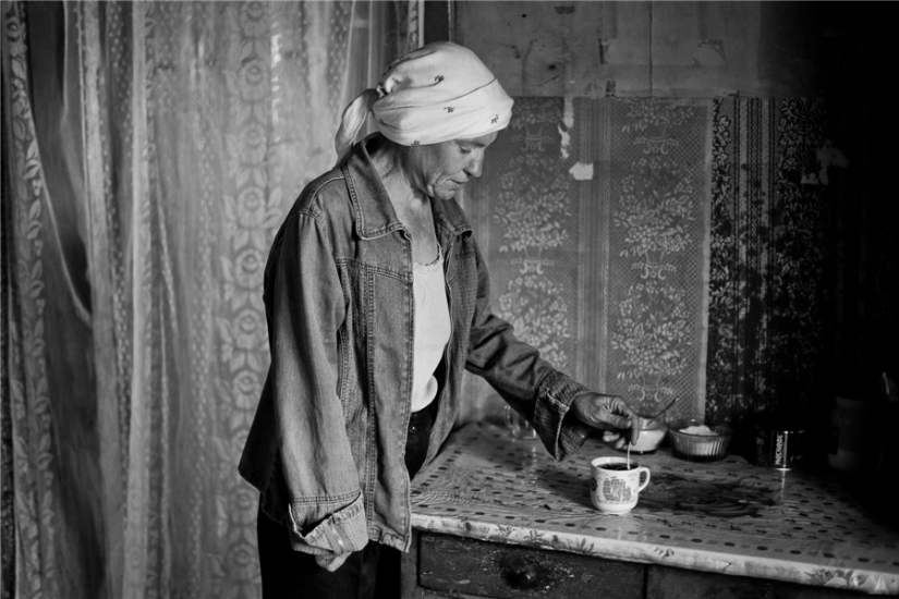 "Adiós, olvidado de Rusia!": ¿por qué un fotógrafo de Bryansk alivia la desaparición de la aldea