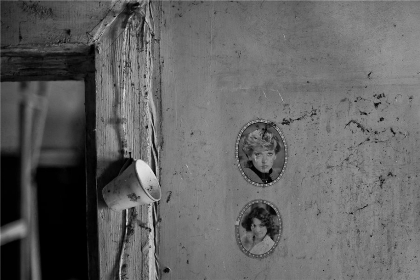 "Adiós, olvidado de Rusia!": ¿por qué un fotógrafo de Bryansk alivia la desaparición de la aldea