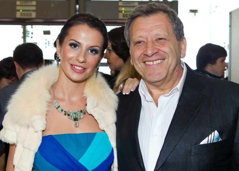 Age is not a joy: 5 wives who threw their star husbands of 50+ for young Age is not a joy: 5 wives who threw their star husbands of 50+ for young