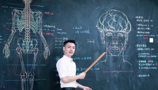 Amazing Taiwanese teacher draws on the Board to illustrate lectures Amazing Taiwanese teacher draws on the Board to illustrate lectures
