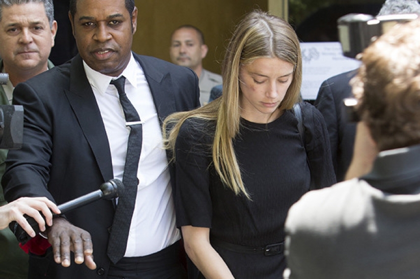 Amber heard, johnny Depp's ex, lectures on domestic violence for 33 dollars