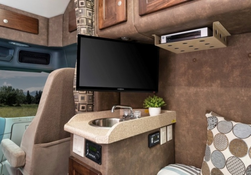 American truckers equip their trucks are not worse than luxury apartments