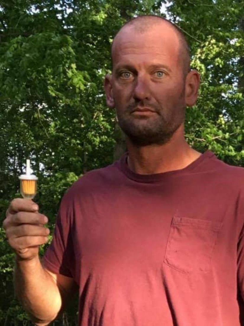 Americans advised to upload pictures with filters, but he got the assignment too literally