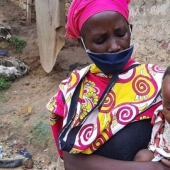 And you still complain about life? The widow nursed eight children soup the stones of extreme poverty