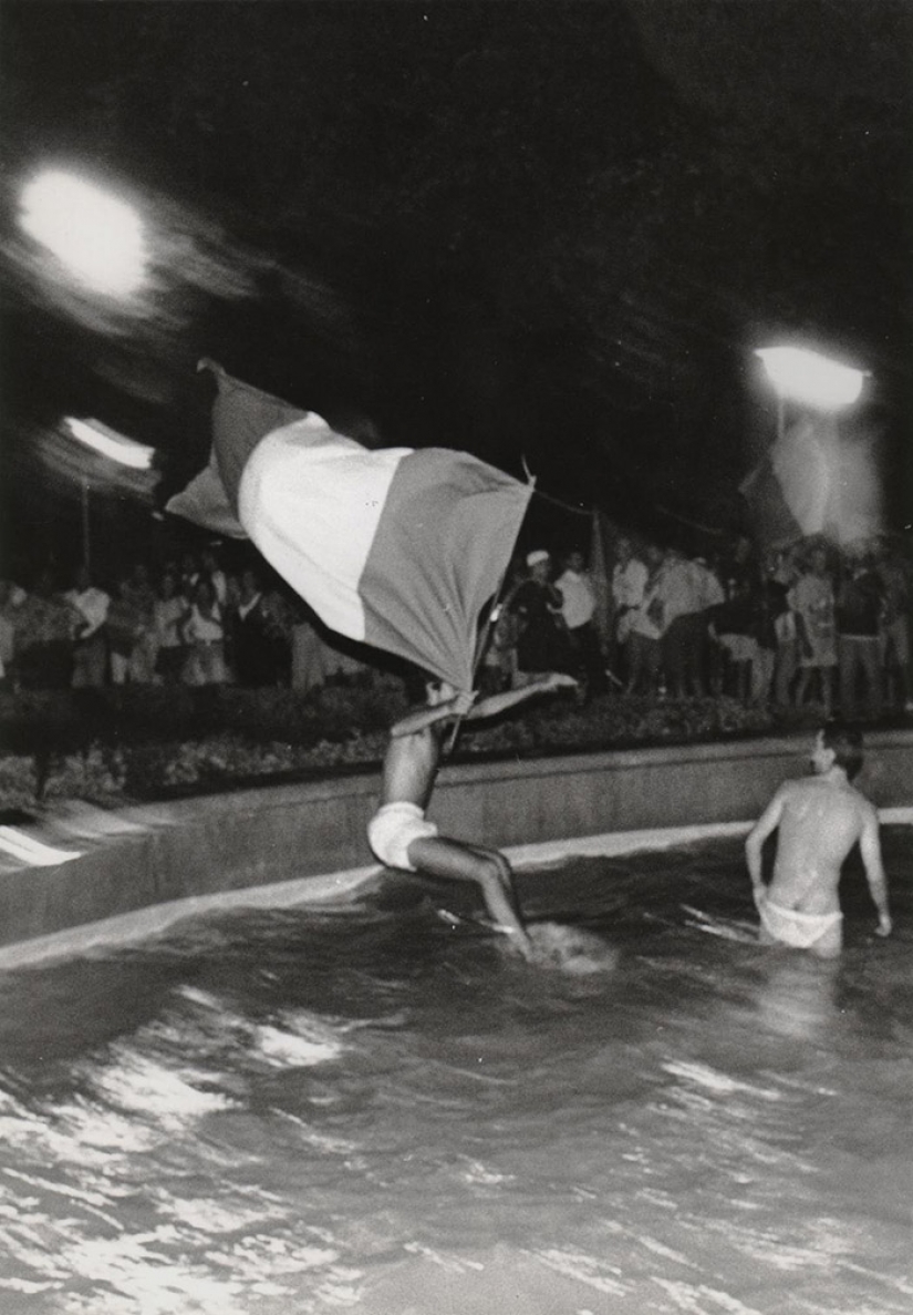 Armas, comida rápida y los concursos de pop: "descomposición" de la Italia de los 80-90 Armas, comida rápida y los concursos de pop: "descomposición" de la Italia de los 80-90