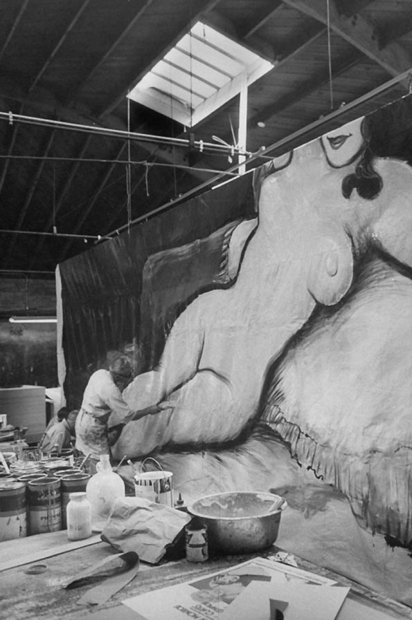 Artists and artist's model in frames of the legendary LIFE magazine Artists and artist's model in frames of the legendary LIFE magazine