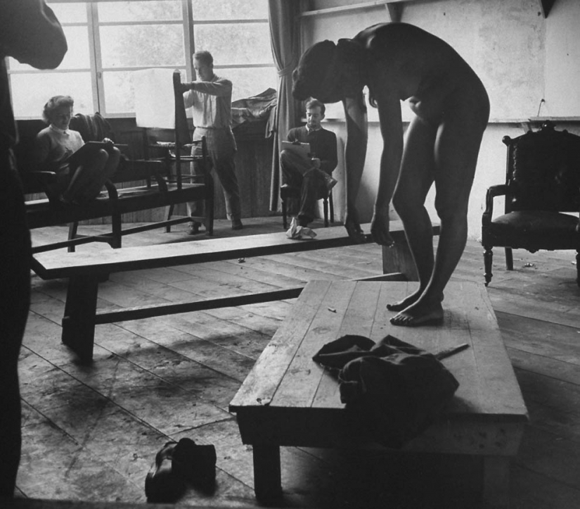 Artists and artist's model in frames of the legendary LIFE magazine Artists and artist's model in frames of the legendary LIFE magazine