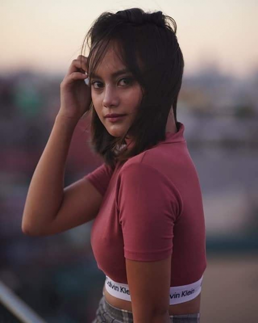 As a girl, to beg in the street, suddenly became a model