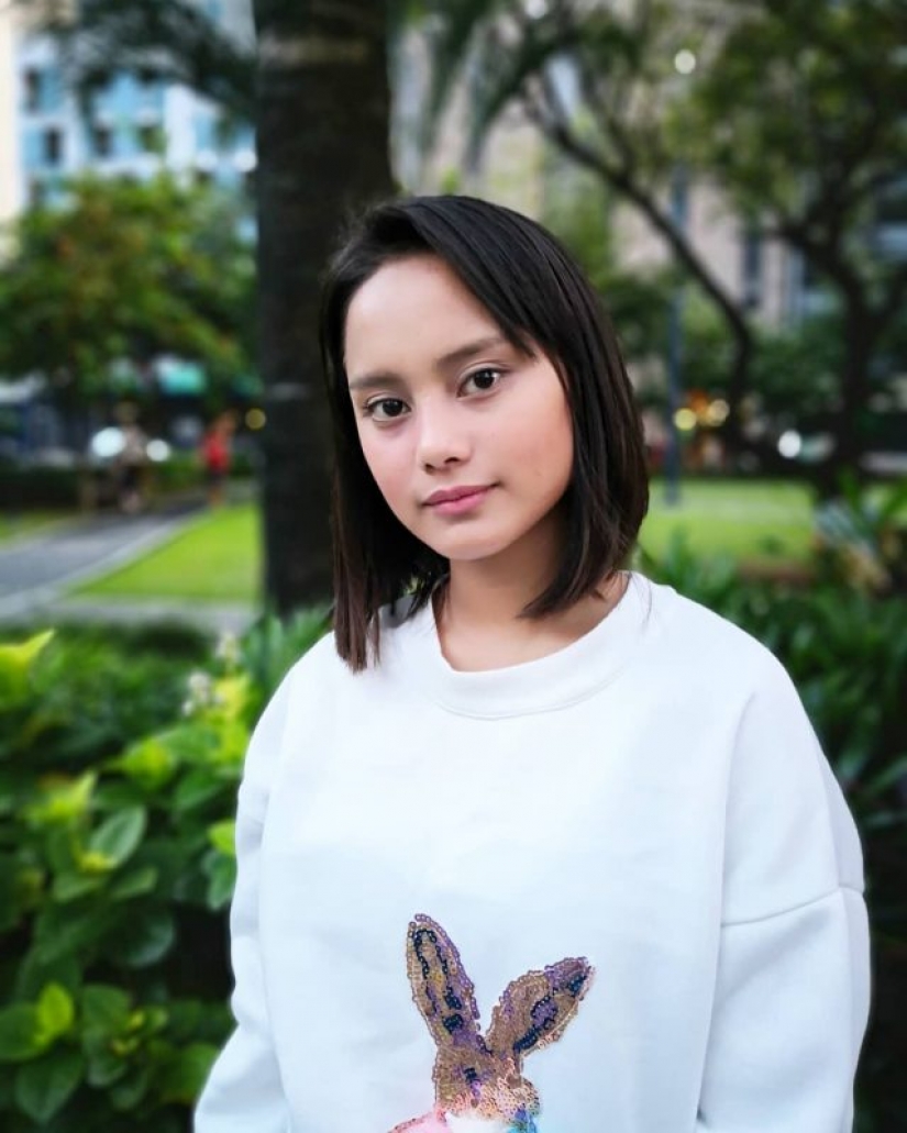 As a girl, to beg in the street, suddenly became a model