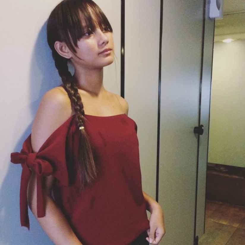 As a girl, to beg in the street, suddenly became a model