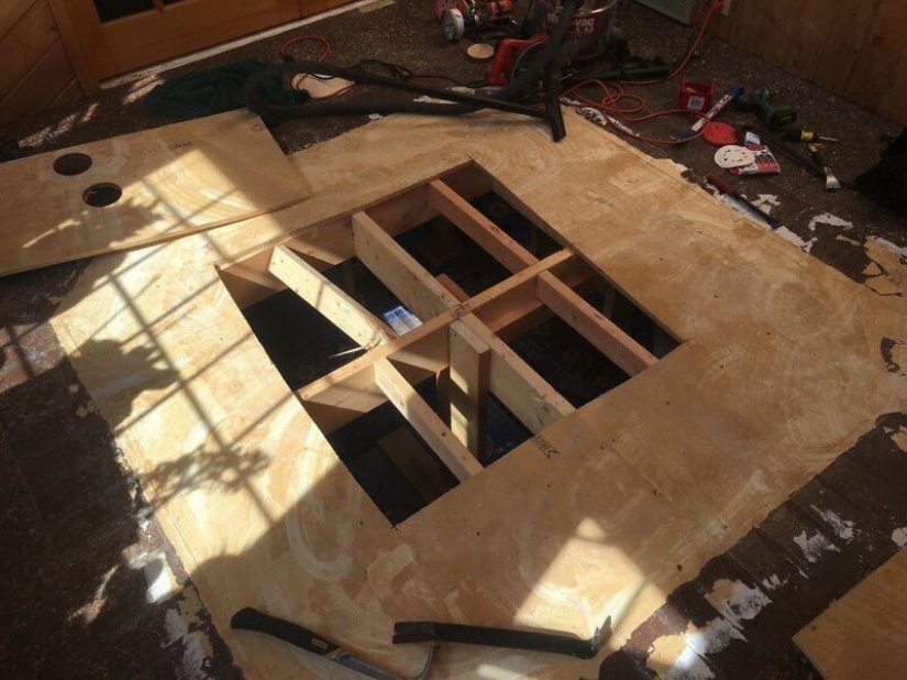 As an American couple accidentally found a Jacuzzi at home under the floor As an American couple accidentally found a Jacuzzi at home under the floor