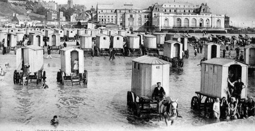 As bathed in the eighteenth and nineteenth centuries and still managed to keep the decency of those times As bathed in the eighteenth and nineteenth centuries and still managed to keep the decency of those times