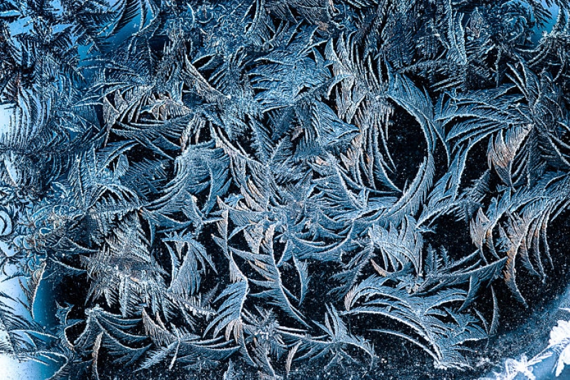As frost turns the car into art