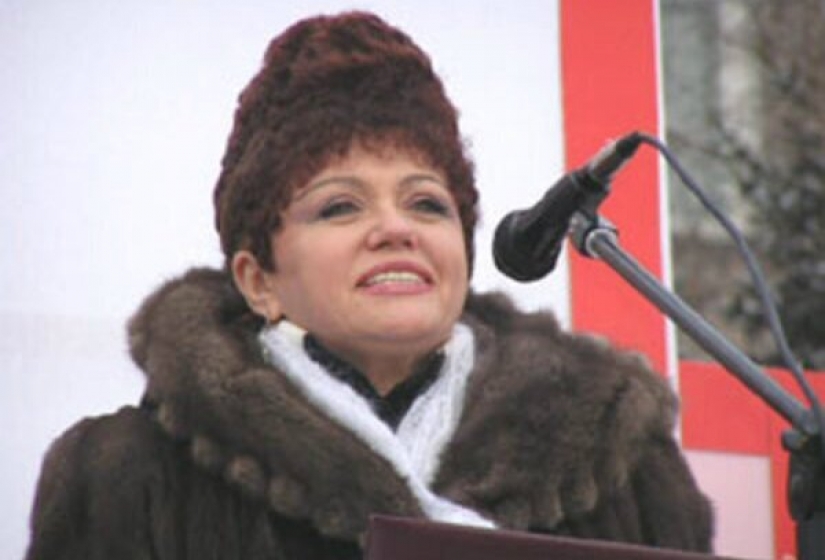 As Valentina Petrenko looked earlier without his famous hairstyle