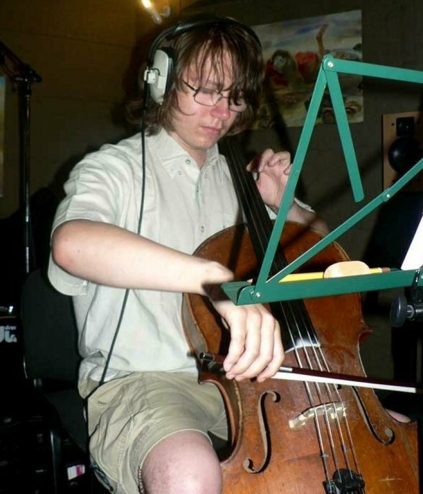 As was the fate of the children of legendary rock musicians