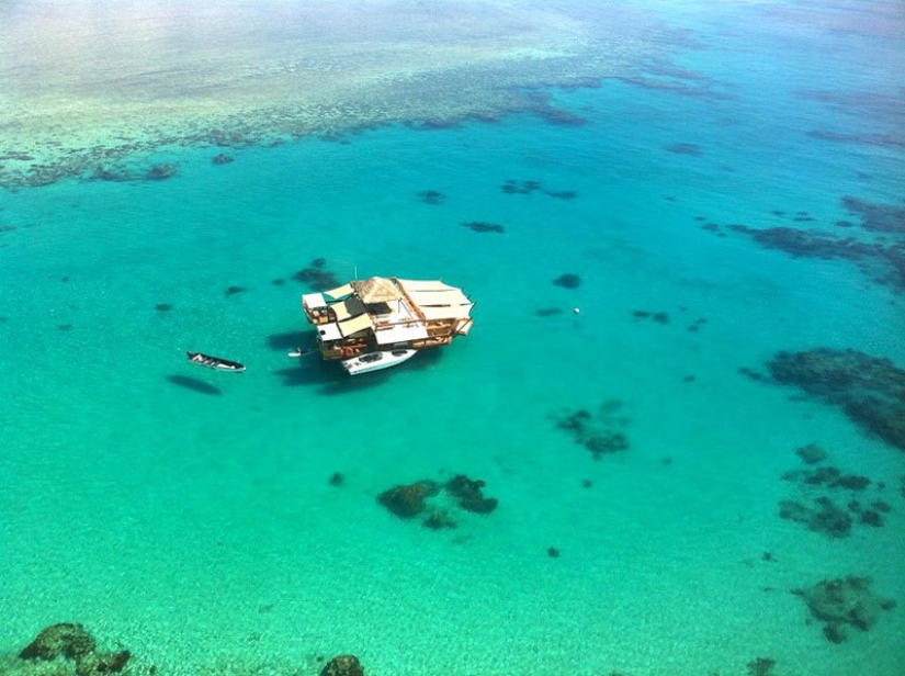 Awesome floating bar in Fiji