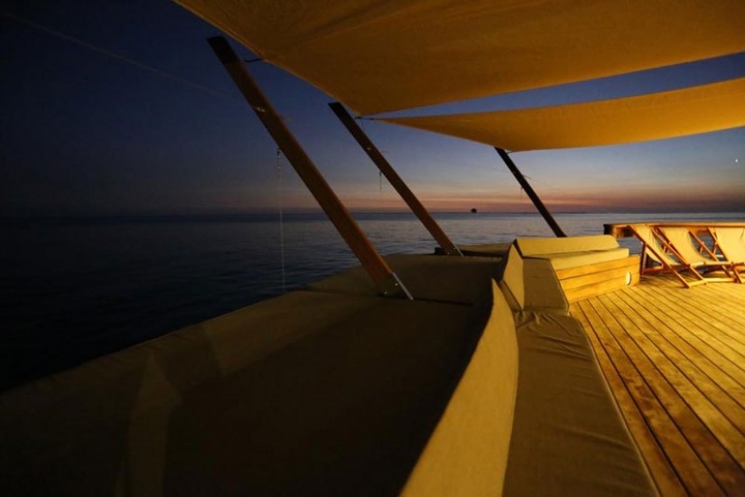 Awesome floating bar in Fiji