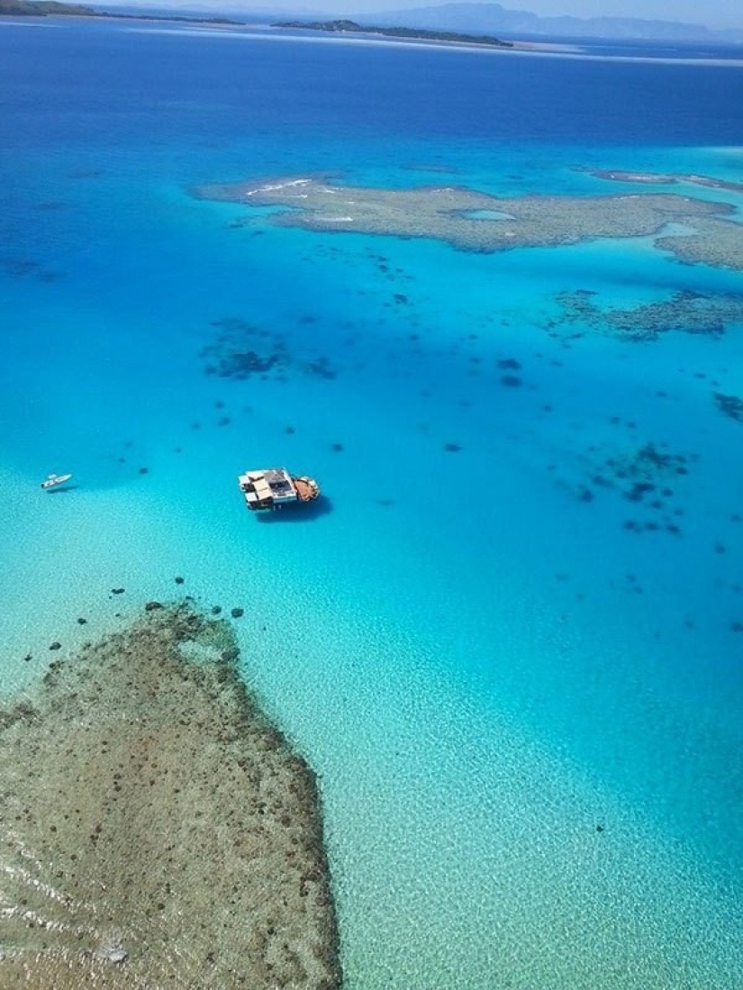 Awesome floating bar in Fiji