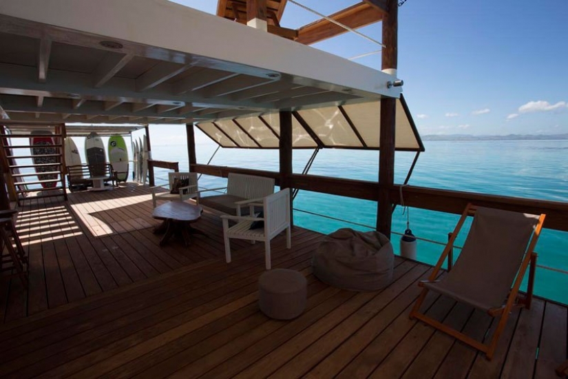 Awesome floating bar in Fiji