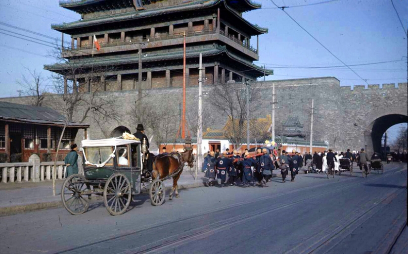 Beijing 1947, in color: at the turn of the eras Beijing 1947, in color: at the turn of the eras