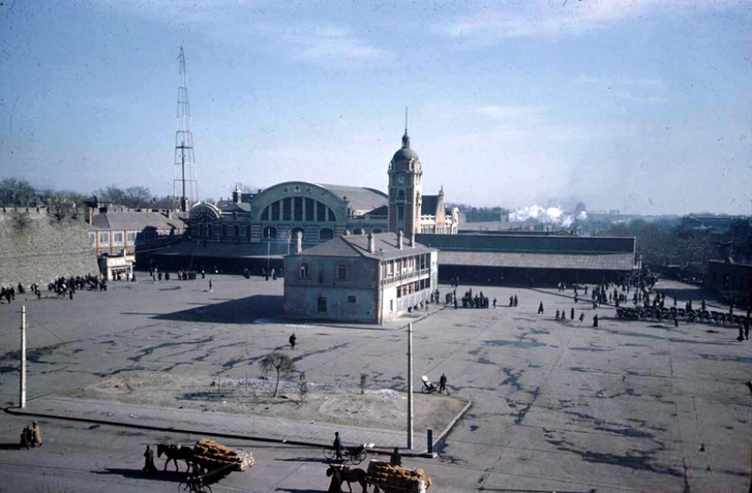 Beijing 1947, in color: at the turn of the eras Beijing 1947, in color: at the turn of the eras