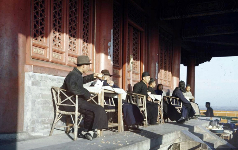 Beijing 1947, in color: at the turn of the eras Beijing 1947, in color: at the turn of the eras