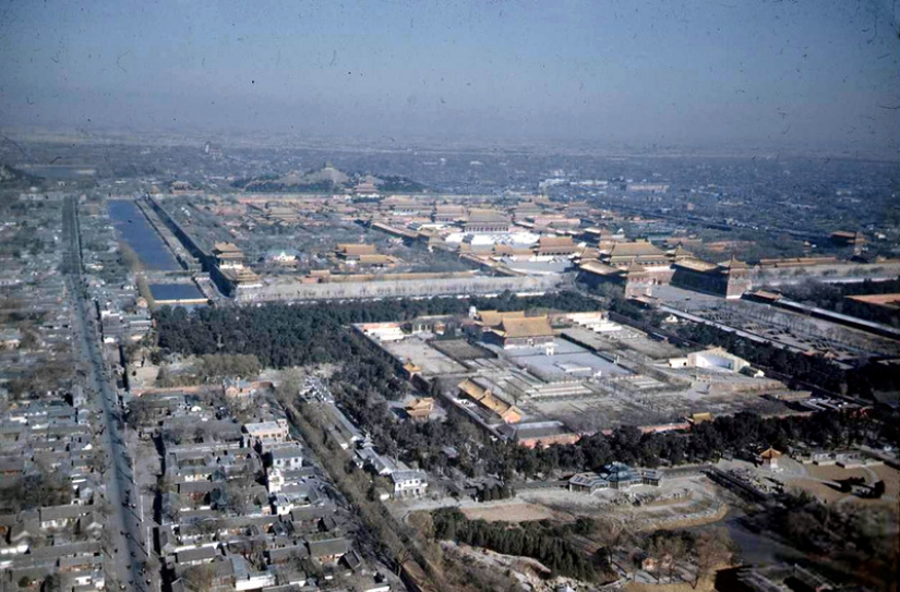 Beijing 1947, in color: at the turn of the eras Beijing 1947, in color: at the turn of the eras