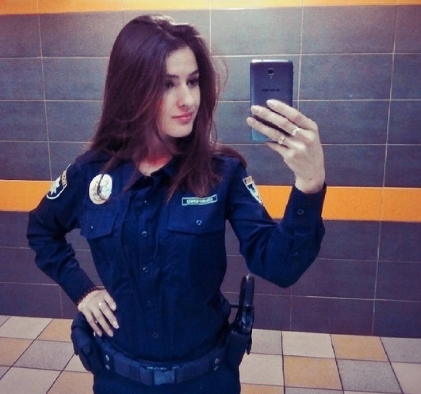 Bellezas en uniforme: la mirada de la mujer de la policía en diferentes países