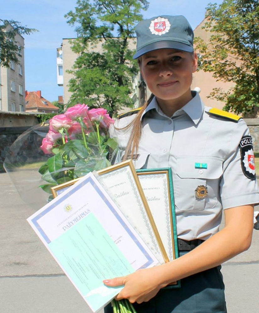 Bellezas en uniforme: la mirada de la mujer de la policía en diferentes países