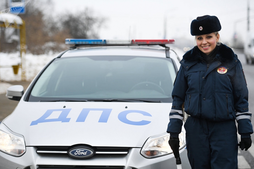 Bellezas en uniforme: la mirada de la mujer de la policía en diferentes países