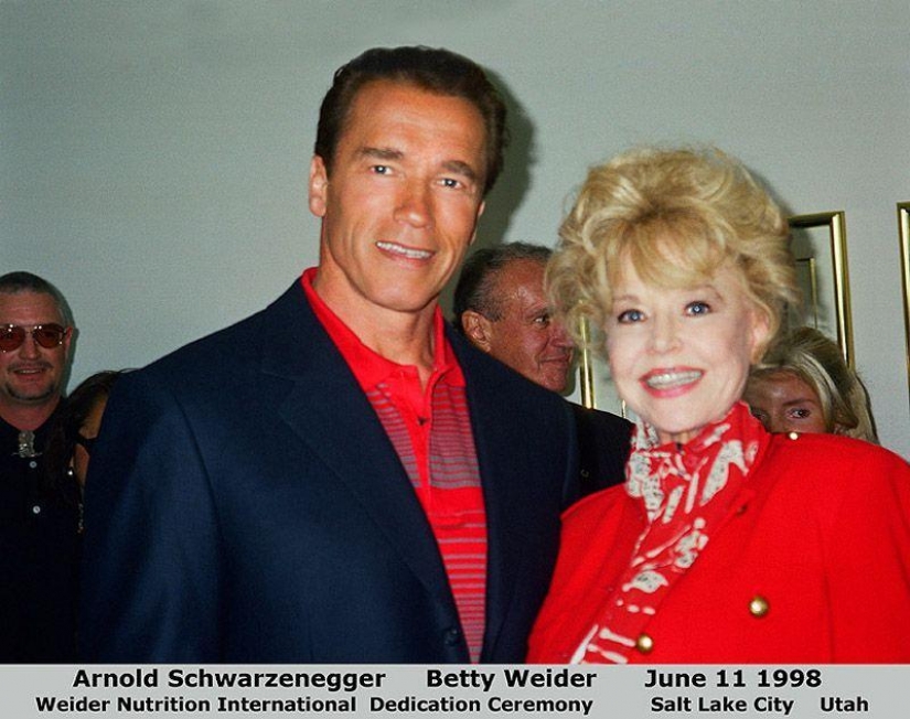 Betty Brosmer — el dueño de las más bellas figuras de 50 años