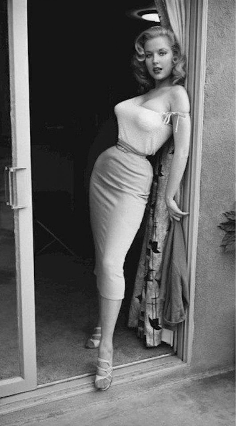 Betty Brosmer — el dueño de las más bellas figuras de 50 años