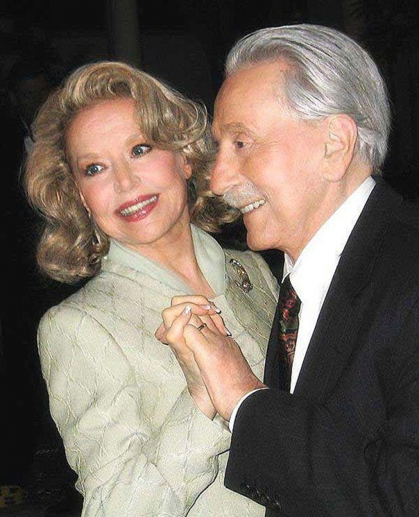 Betty Brosmer — el dueño de las más bellas figuras de 50 años